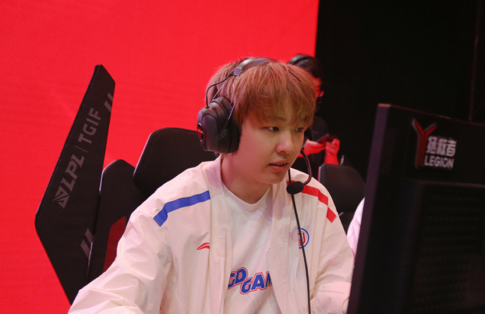 爱游戏-Rookie连续十五场比赛得分超过高光表现，TL挑战极限！的简单介绍